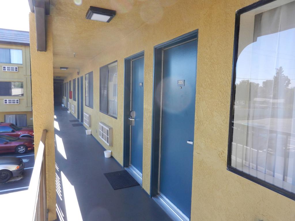 Simply Home Inn & Suites - ريفرسايد المظهر الخارجي الصورة