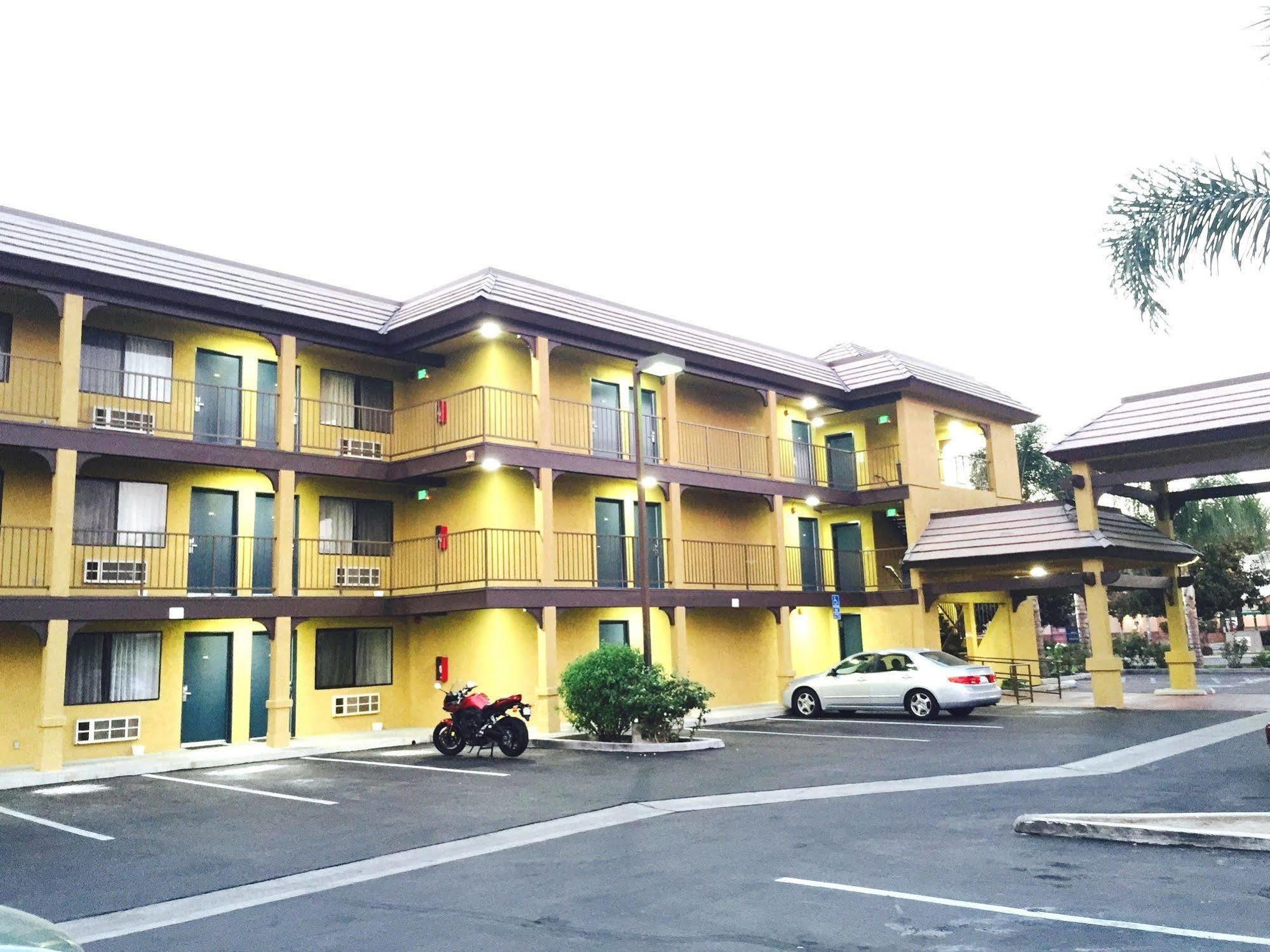 Simply Home Inn & Suites - ريفرسايد المظهر الخارجي الصورة