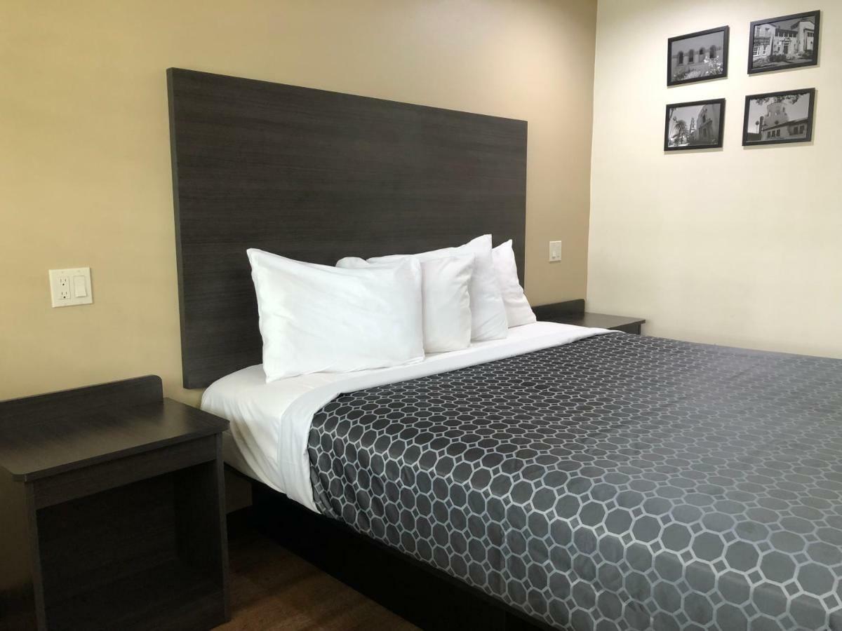 Simply Home Inn & Suites - ريفرسايد المظهر الخارجي الصورة